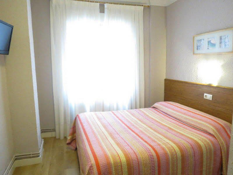 Pension Don Claudio Bilbao Exterior photo